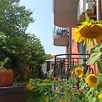 Sunflowers Konukevi Ahyolu